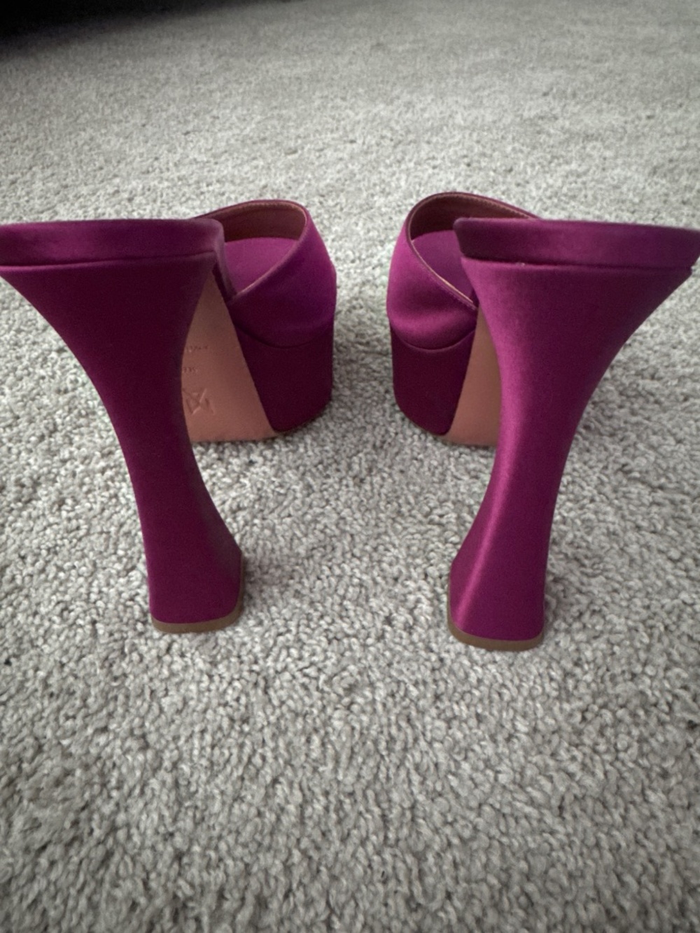 Amina muaddi heels - Picture 2 of 4